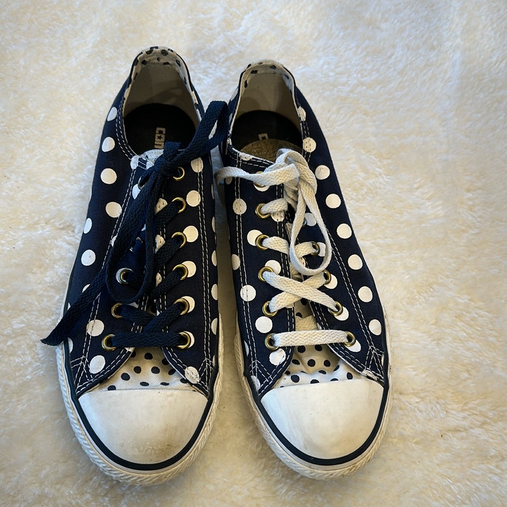 Converse navy and white polka dot shoes